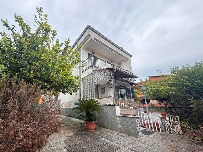 Casa quadrilocale in vendita in Terzo Viale Parco della Noce, Giugliano In Campania