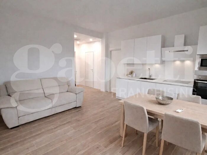 Appartamento trilocale in vendita in Via degli Argini, Cremona