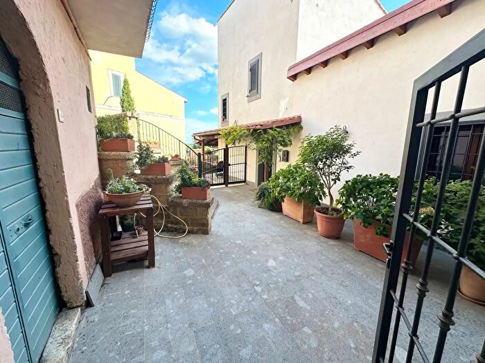 Appartamento trilocale in affitto in Via del Santuario, Castel SantElia