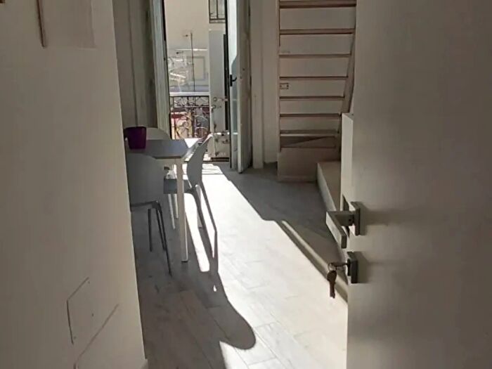 Appartamento monolocale in affitto in Via Guglielmo San Felice, Napoli