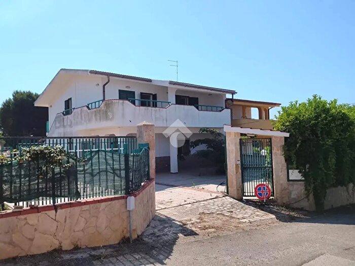 Casa quadrilocale in vendita in Pulsano