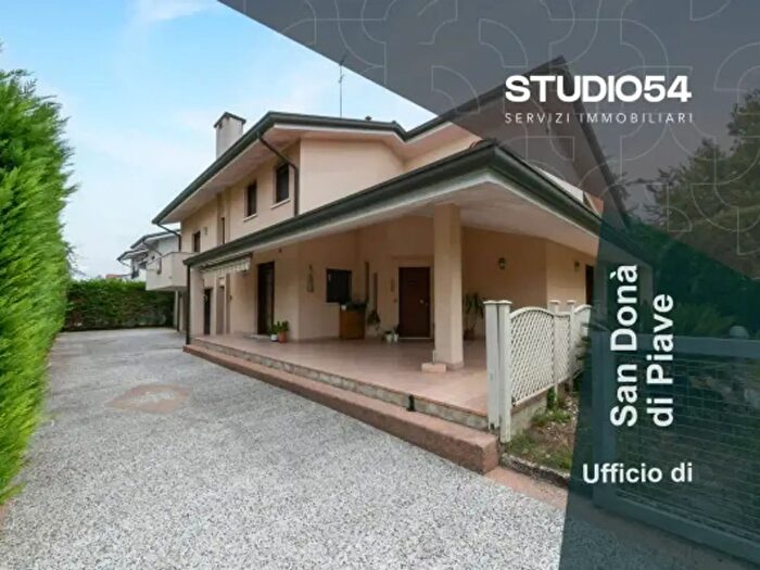 Casa con 6 locali in vendita in Via Monte Olimpo, San Dona' Di Piave