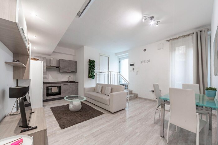 Appartamento trilocale in vendita in Viale Piceno, Milano