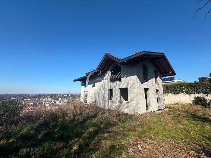 Casa con 6 locali in vendita in Via Villaggio Trieste, Cantu