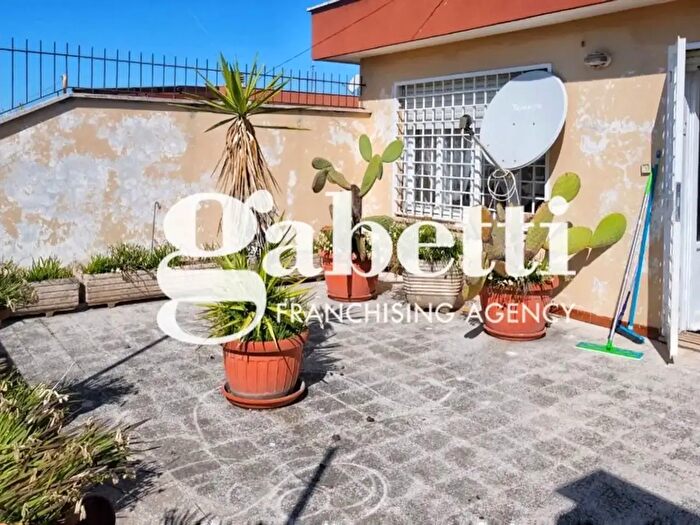 Appartamento con 6 locali in vendita in Via Mario Chiri, Roma