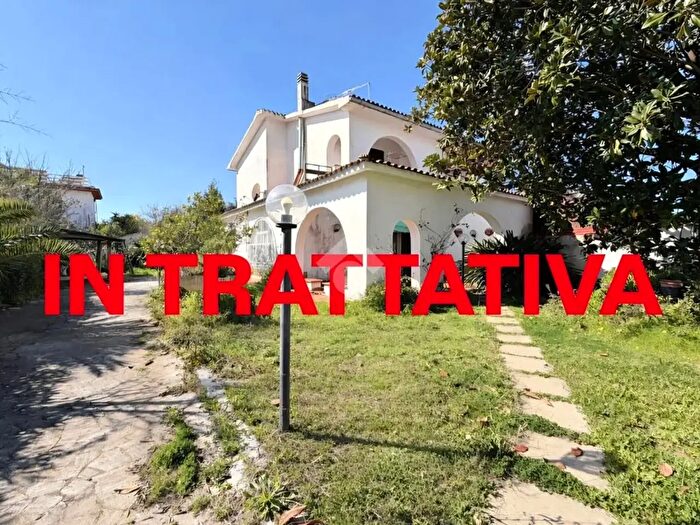 Casa quadrilocale in vendita in Via Lambro, Ardea