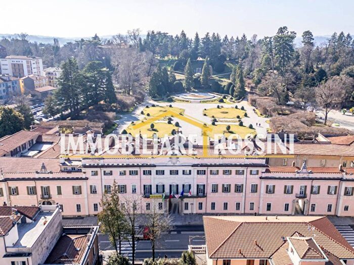 Appartamento bilocale in affitto in Via Carlo Robbioni, Centro, Varese