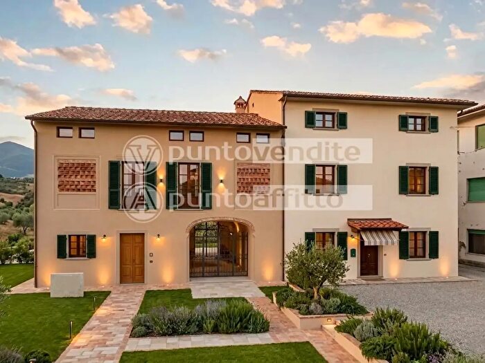 Casa con 13 locali in vendita in El Cimitero, Capannori