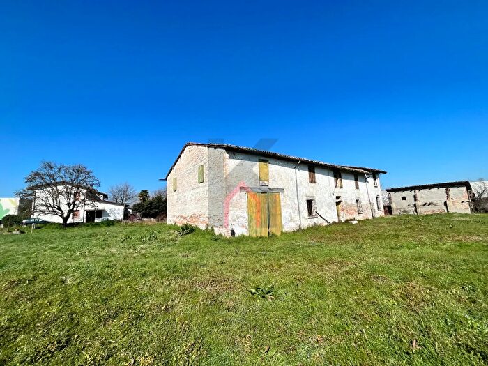 Casa con 7 locali in vendita in Via Urbania, Faenza