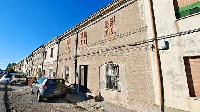 Casa con 6 locali in vendita in Viale Piceno, Fano