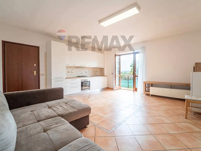 Appartamento trilocale in vendita in Roma