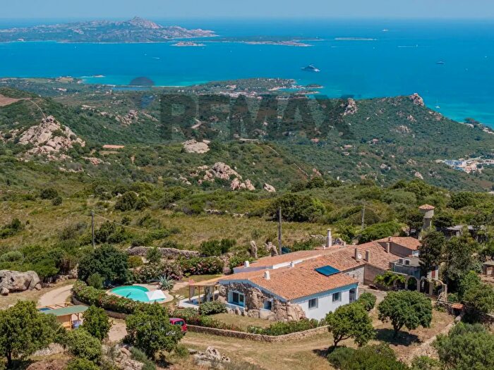 Casa con 8 locali in vendita in Localita' Sarra di Entu, Arzachena