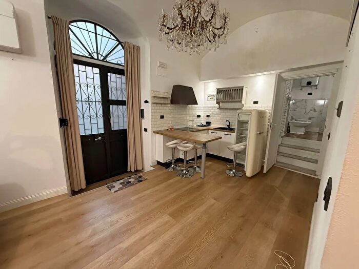Appartamento trilocale in vendita in Vico delle Pietre Preziose, Genova