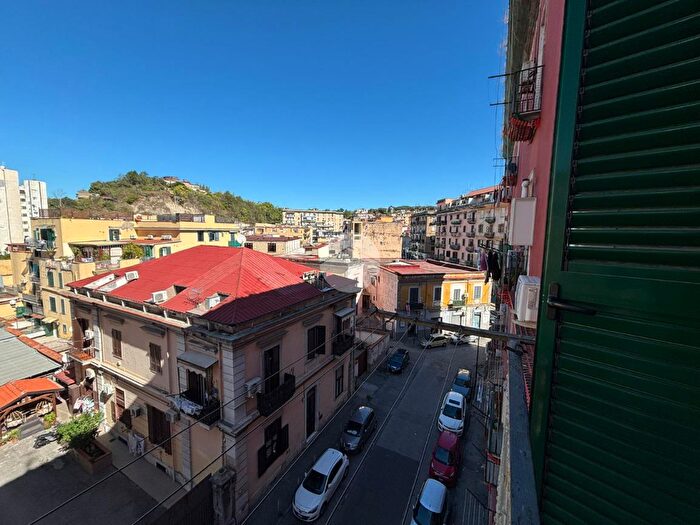 Appartamento trilocale in vendita in Via Tommaso Cornelio, Napoli