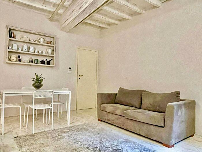 Appartamento trilocale in affitto in Via delle Orfane, Quadrilatero Romano, Torino