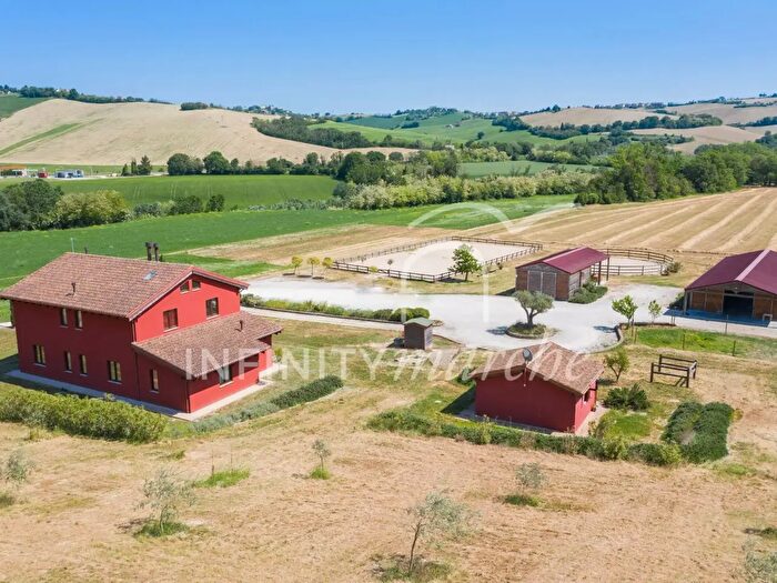 Casa con 18 locali in vendita in Contrada Santa Maria, Montegranaro
