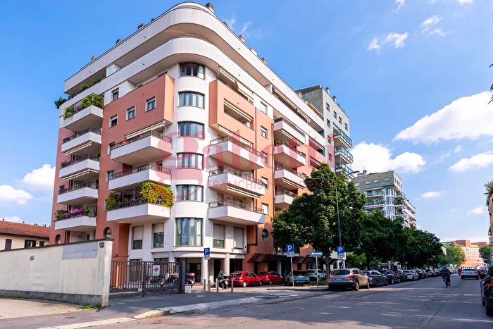 Appartamento bilocale in vendita in Via Legnone, Milano