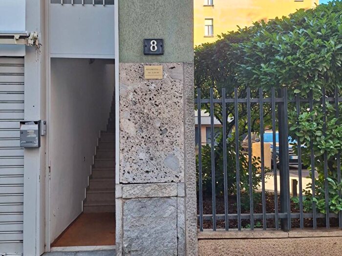 Appartamento trilocale in affitto in Corso Genova, Milano