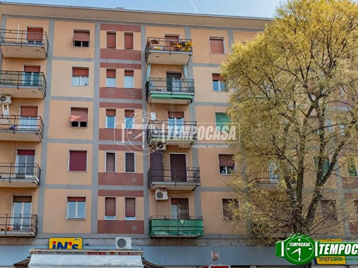 Appartamento quadrilocale in vendita in Via Fratelli Antona Traversi, Milano