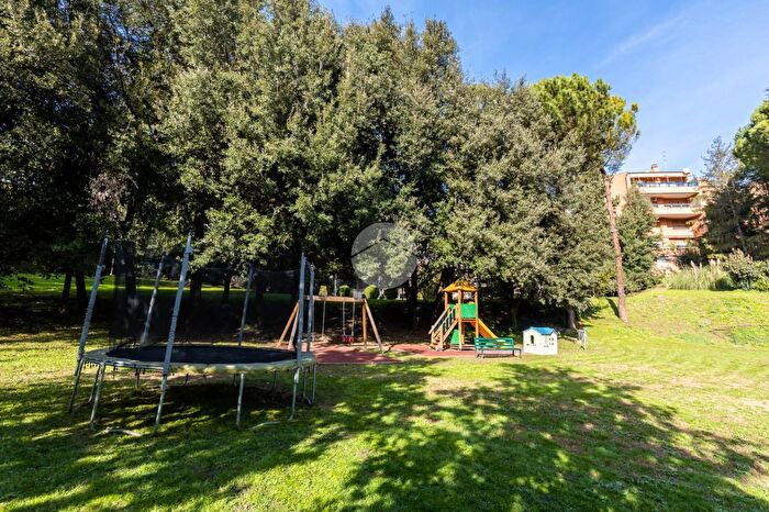 Appartamento con 5 locali in vendita in Via Pieve di Cadore, Roma