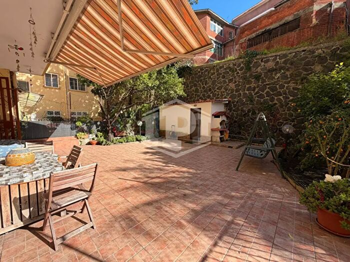 Appartamento quadrilocale in vendita in Via Michelangelo da Caravaggio, Napoli