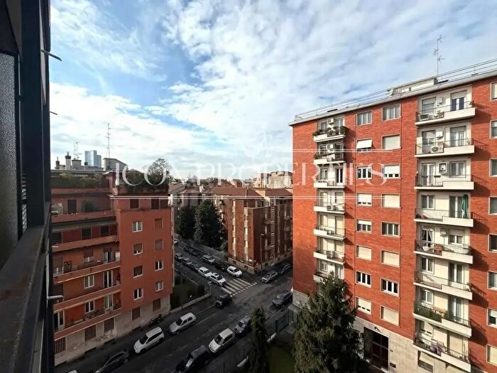 Appartamento trilocale in vendita in Via Vergiate, Milano