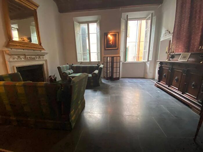 Appartamento con 8 locali in vendita in Pisa