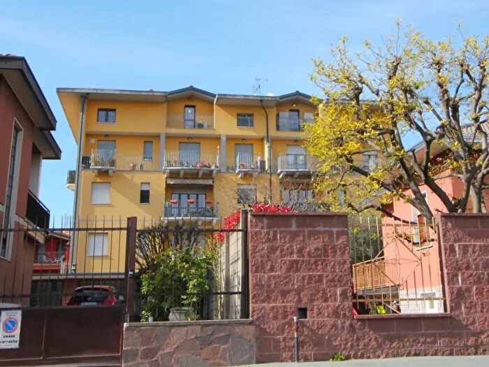 Appartamento trilocale in vendita in Via Amalfi, Legnano