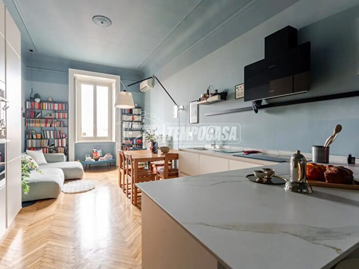 Appartamento trilocale in vendita in Viale Mugello, Milano