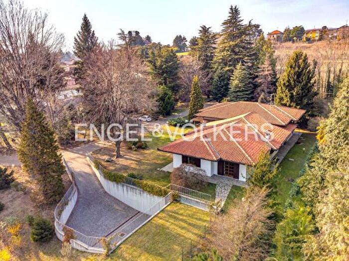 Casa con 6 locali in vendita in Via Francesco Petrarca, Villa Guardia