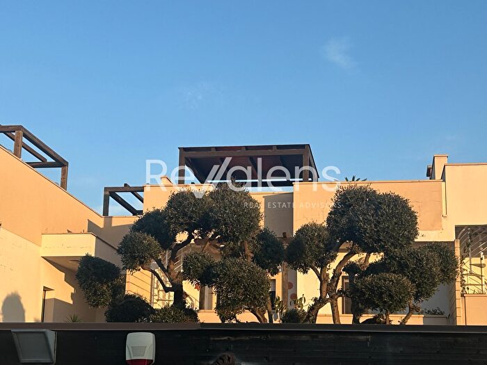 Appartamento trilocale in vendita in Strada Complanare Ovest, Bari