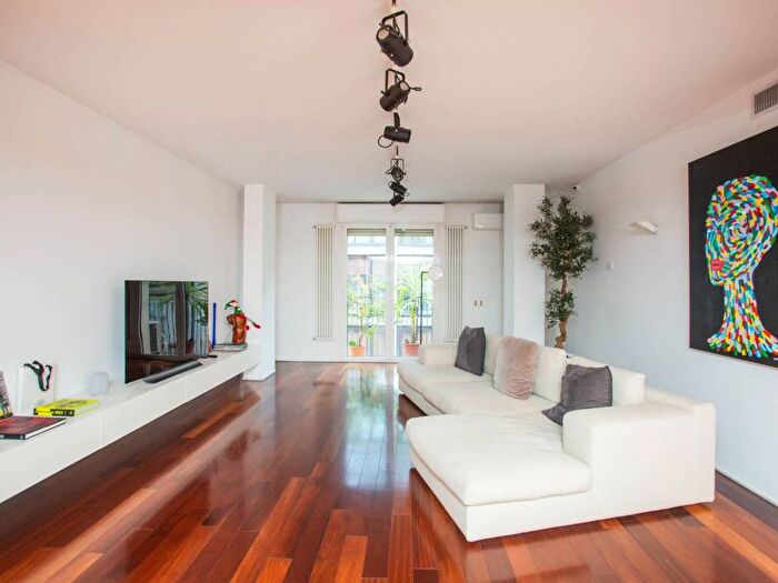 Appartamento trilocale in affitto in Via Panfilo Castaldi, Porta Venezia, Milano