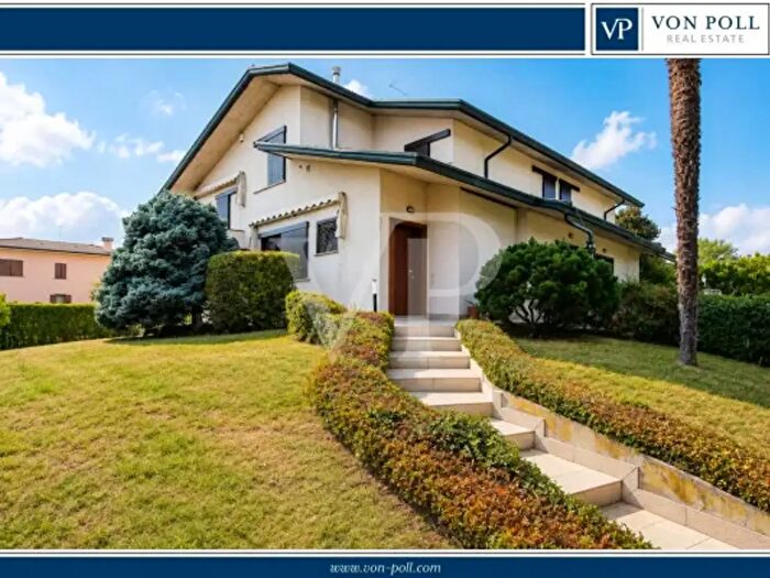 Casa con 5 locali in vendita in Via Fratelli Zorzato, Monticello Conte Otto