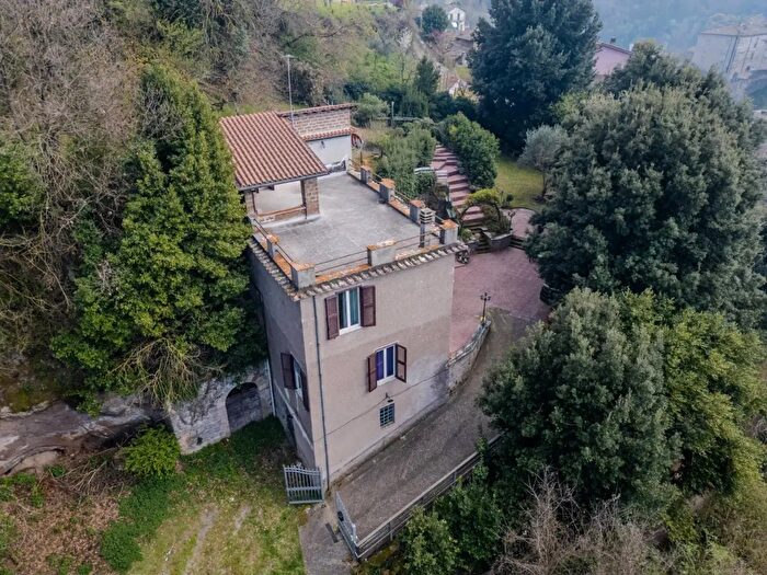 Casa con 6 locali in vendita in Via SantEutizio a, Carbognano