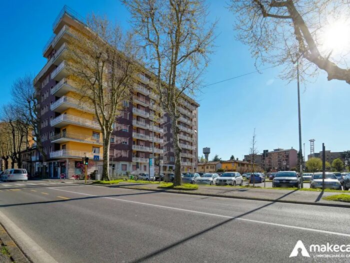 Appartamento trilocale in vendita in Via Vittorio Veneto, Melegnano