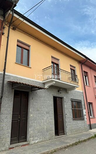 Casa con 6 locali in vendita in Via Teodoro Dalfi, Carmagnola