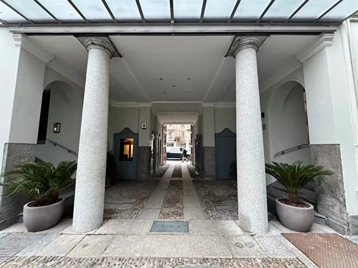 Appartamento quadrilocale in affitto in Viale Premuda, Milano