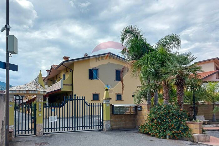 Appartamento trilocale in vendita in Via Gaspare Amodeo, Oliveri