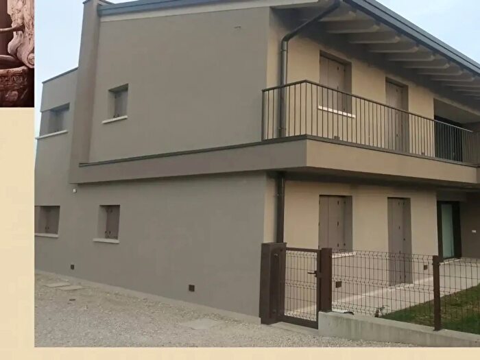 Appartamento con 6 locali in vendita in Castelcucco