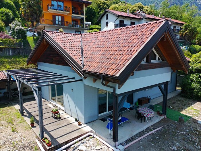 Casa con 5 locali in vendita in Baveno