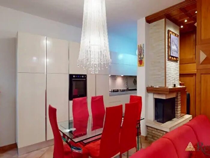 Casa quadrilocale in vendita in Via Sparanise, Roma