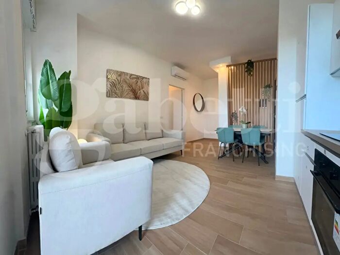 Appartamento quadrilocale in vendita in Via Balsamo Crivelli, Milano