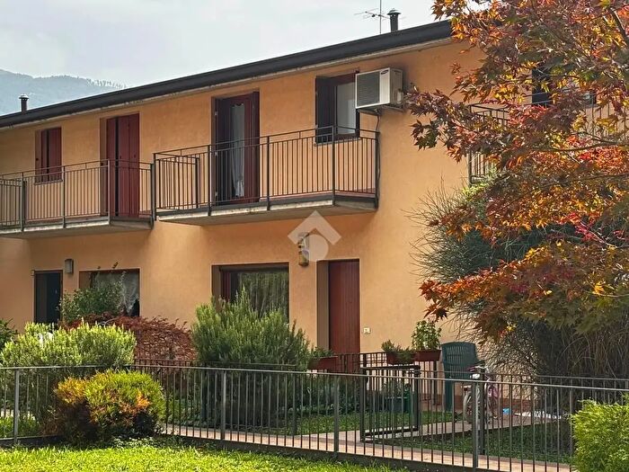 Casa quadrilocale in vendita in Via del Cimitero, Darfo Boario Terme