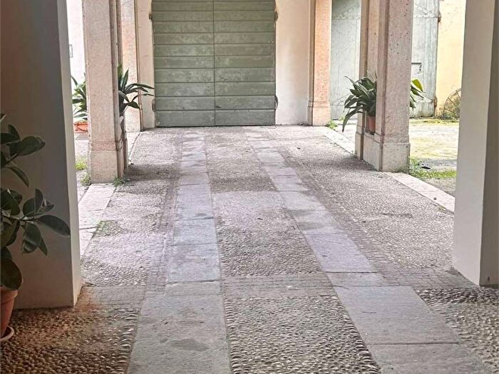 Appartamento con 5 locali in affitto in Centro, Mantova