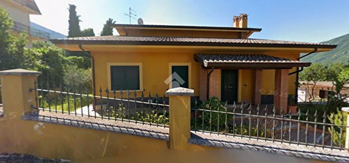 Casa con 5 locali in vendita in Via Case Martinelli, Balsorano