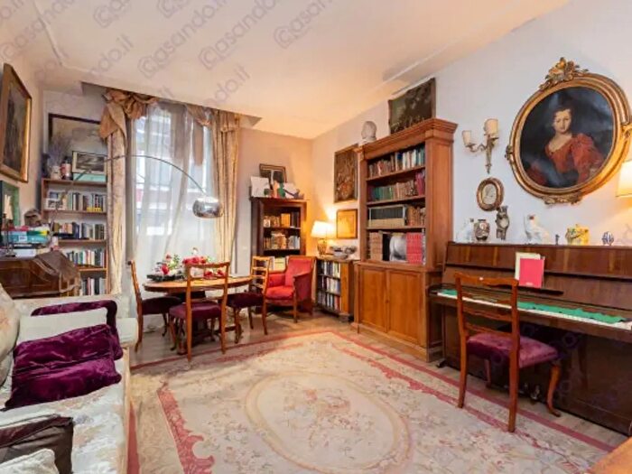 Appartamento trilocale in vendita in Via Giulio Belinzaghi, Milano