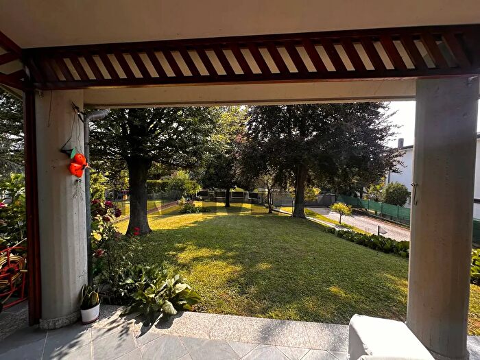 Casa con 5 locali in vendita in Via Antonio Locatelli, Cologno Al Serio
