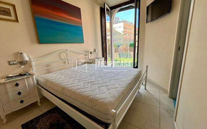 Appartamento trilocale in vendita in Corso Vittorio Emanuele, Napoli