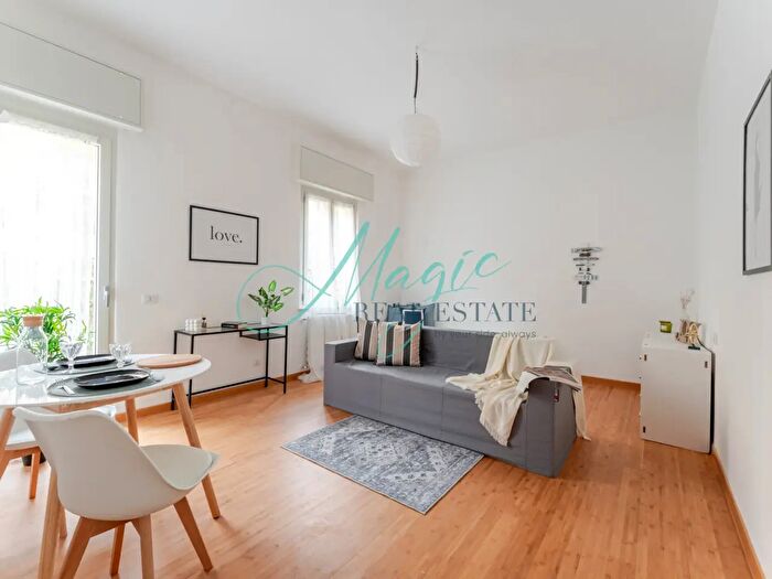 Appartamento trilocale in vendita in Viale Sarca, Milano