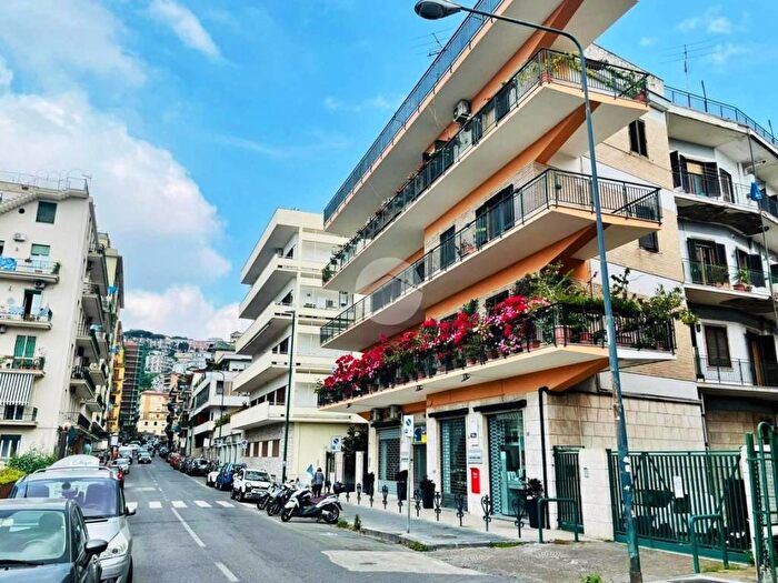 Appartamento trilocale in affitto in Via Michelangelo Schipa, Piazza Amedeo Parco Margherita, Napoli